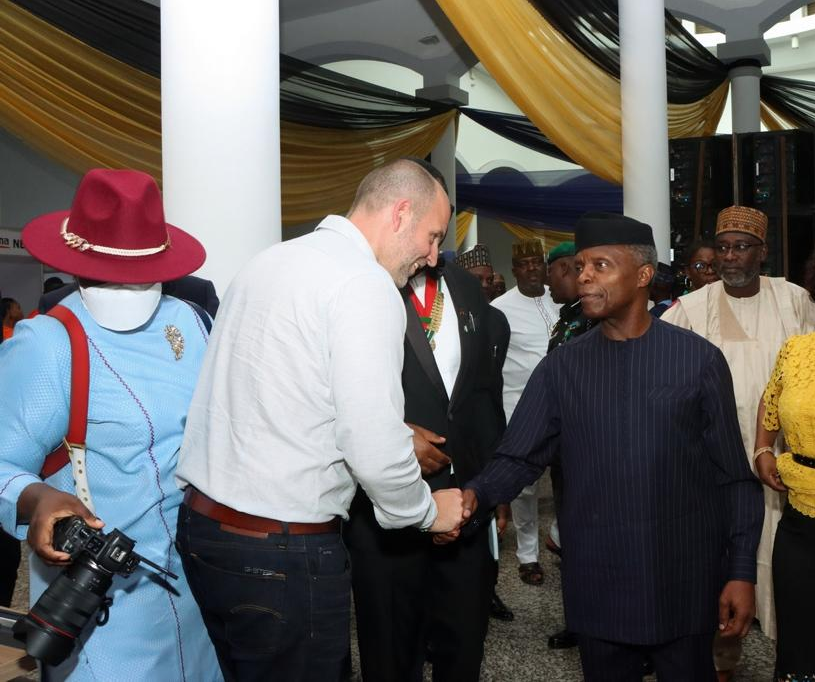 Julius Berger AFP: Vice-President Yemi Osinbajo Visits AFP Exhibition Pavilion at Archibuilt Conference 2022….Commends AFP Product Quality