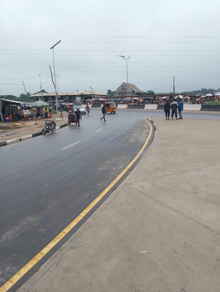 Ecstatic Aba residents relocate to newly reconstructed Port Harcourt Road